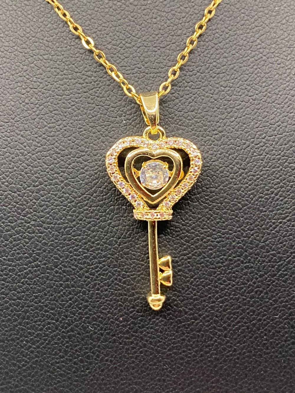 Gold Heart Key Pendant Necklace - Classic Women's Jewelry